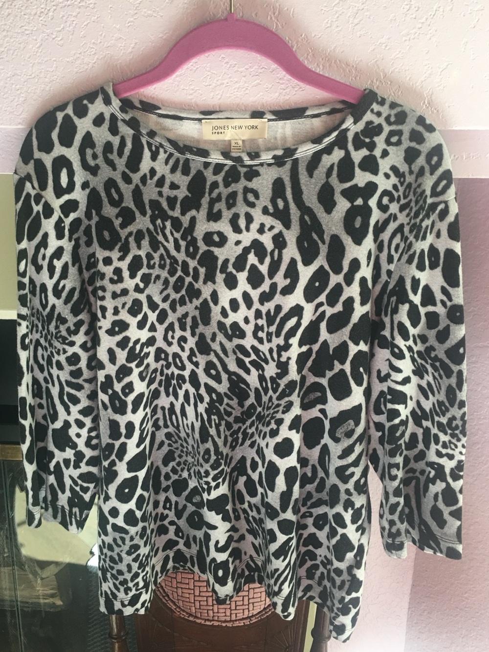 Jones New York Black and Gray Leopard Print Long Sleeve Top